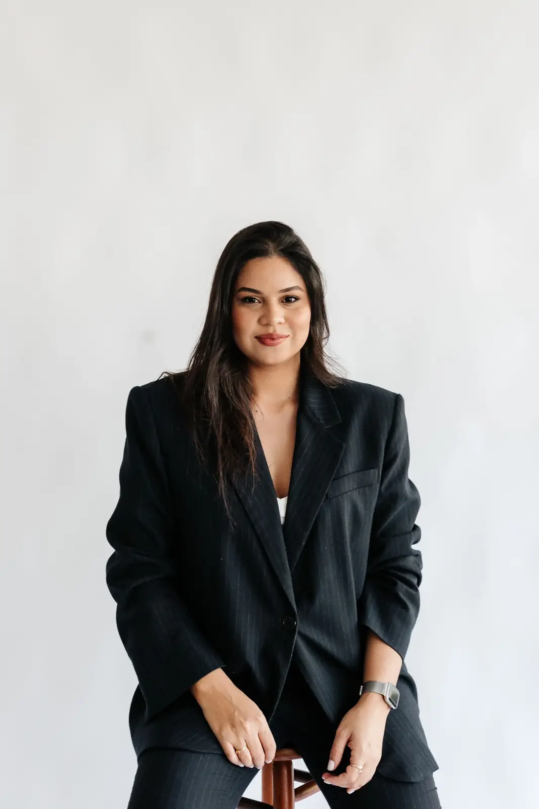 Retrato de Bruna de blazer preto