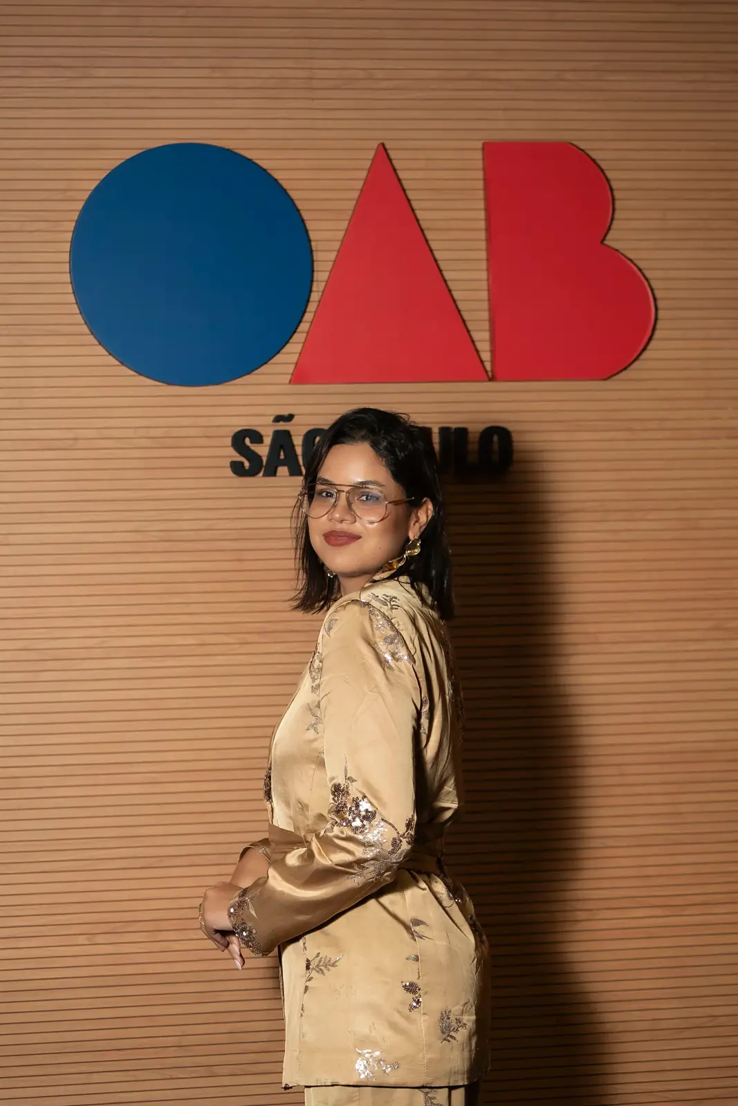 Bruna falando em evento da Comissão OAB Mulher